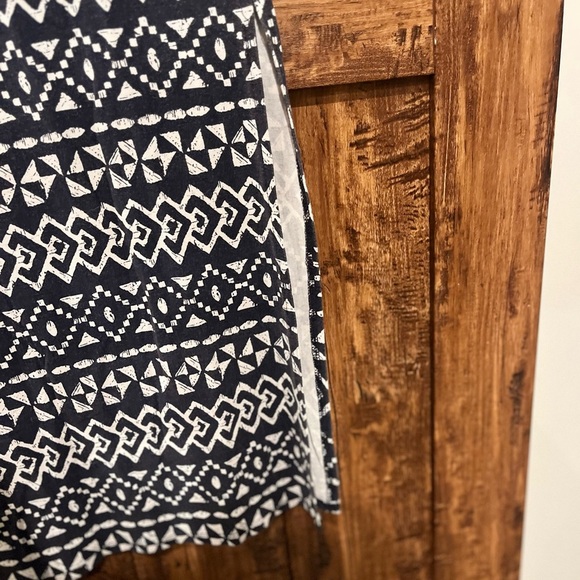 Loft women’s blue and white tribal‎ print maxi skirt size xs euc - Picture 2 of 6